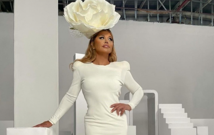 Loredana Groza, peripetii la filmarile videoclipului cu cei 10 manelisti. Cine a tras-o pe sfoara pe vedeta? „M-am luat cu mainile de par” Loredana Groza, peripetii la filmarile videoclipului cu cei 10 manelisti. Cine a tras-o pe sfoara pe vedeta? „M-am luat cu mainile de par”