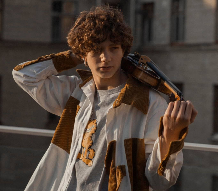 Muzica clasica intr-o livada cu copaci infloriti! Catalin Advahov demonstreaza ca MOLDOVA este plina de locuri frumoase si oameni talentati - VIDEO Muzica clasica intr-o livada cu copaci infloriti! Catalin Advahov demonstreaza ca MOLDOVA este plina de locuri frumoase si oameni talentati - VIDEO