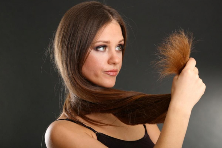 Iti cade parul si este uscat? Poti sa zici adio parului deteriorat. Procedura de regenerare este exact ce ai nevoie - VIDEO Iti cade parul si este uscat? Poti sa zici adio parului deteriorat. Procedura de regenerare este exact ce ai nevoie - VIDEO