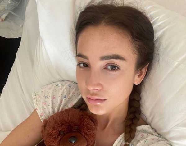 Asa sa tot stai in spital! Buzova a fost tratata regeste cand a revenit acasa. Surpriza cu mii de petale de trandafiri care a lasat-o pe vedeta fara cuvinte Asa sa tot stai in spital! Buzova a fost tratata regeste cand a revenit acasa. Surpriza cu mii de petale de trandafiri care a lasat-o pe vedeta fara cuvinte