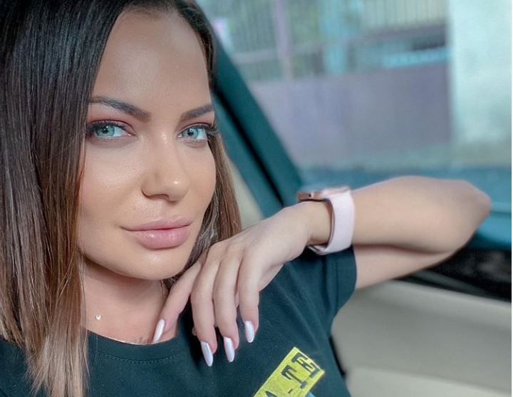 Andreea Antonescu a atras toate privirile la piscina. Cu ce costum de baie s-a remarcat cantareata in Antalya Andreea Antonescu a atras toate privirile la piscina. Cu ce costum de baie s-a remarcat cantareata in Antalya