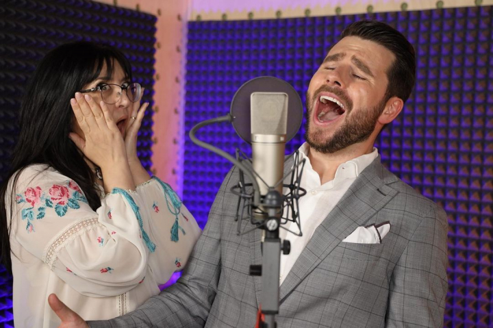 Dorin Galben - multitalentat! Desi nu a avut nici o tangenta cu muzica, tanarul a reusit sa-si impresioneze urmaritorii, acumuland 250 de mii de vizualizari la piesa pe care a lansat-o cu Georgeta Voinovan: „A compus o istorie intreaga despre trairile lui si din aceste experiente personale, s-a nascut acest text si linie melodica” - VIDEO