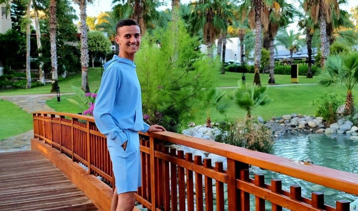 E nebun si in Dubai! Gabriel Nebunu are parte de o vacanta aventuroasa alaturi de prieteni. Vezi cum danseaza hora moldoveneasca - VIDEO E nebun si in Dubai! Gabriel Nebunu are parte de o vacanta aventuroasa alaturi de prieteni. Vezi cum danseaza hora moldoveneasca - VIDEO