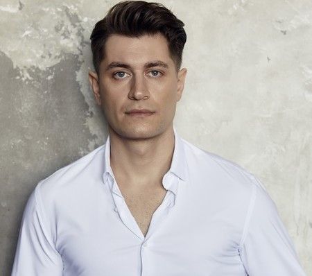 Dupa despartire, i-a luat locul! Fostul iubit a Olgai Buzova a devenit noul prezentator a show-ului „Dom-2”. Dava, despre avansarea sa in cariera: „Dom-2 e perfect pentru mine, deoarece este despre oameni, relatii si dragoste. Iubesc tot ce este firesc, iar acolo nu sunt scenarii!” Dupa despartire, i-a luat locul! Fostul iubit a Olgai Buzova a devenit noul prezentator a show-ului „Dom-2”. Dava, despre avansarea sa in cariera: „Dom-2 e perfect pentru mine, deoarece este despre oameni, relatii si dragoste. Iubesc tot ce este firesc, iar acolo nu sunt scenarii!”