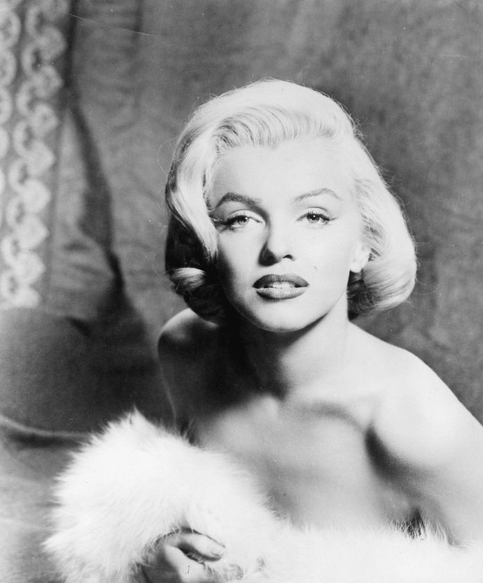 Viata lui Marilyn Monroe inainte de celebritate si Joe DiMaggio, cand era doar Norma Jean, minora si necunoscuta. Cine a fost primul sau sot Viata lui Marilyn Monroe inainte de celebritate si Joe DiMaggio, cand era doar Norma Jean, minora si necunoscuta. Cine a fost primul sau sot