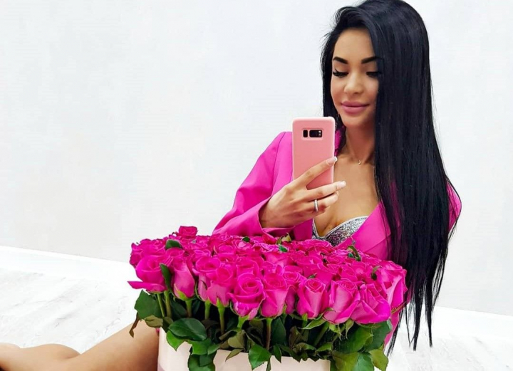 Tatiana Melnic si-a sarbatorit ziua de nastere cu multe flori si felicitari. Cum arata la 31 de ani si ce i-au transmis sotul Anatol si fiica Kamelia Tatiana Melnic si-a sarbatorit ziua de nastere cu multe flori si felicitari. Cum arata la 31 de ani si ce i-au transmis sotul Anatol si fiica Kamelia