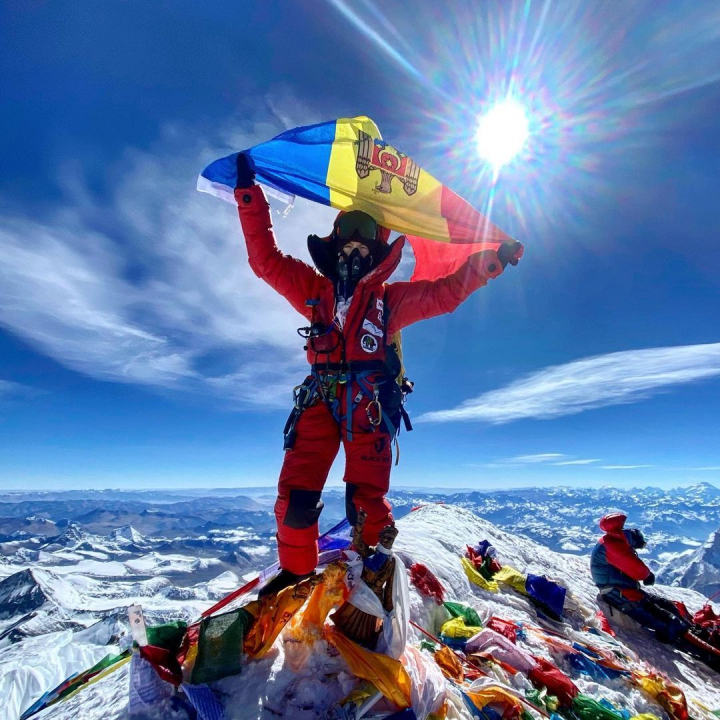 Prima femeie din Moldova care a urcat pe muntele Everest, Olga Tapordei, s-a intors acasa! Vezi cum a fost intampinata pe Aeroportul din Chisinau - VIDEO