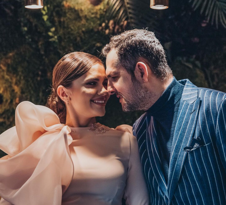 „Am facut 10 ani de la nunta.” Cum arata acum moldoveanca casatorita cu unul dintre cei mai cunoscuti prezentatori TV din Romania „Am facut 10 ani de la nunta.” Cum arata acum moldoveanca casatorita cu unul dintre cei mai cunoscuti prezentatori TV din Romania