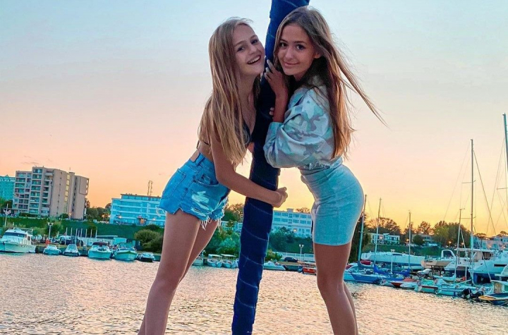 La fel de talentata! Sora Iulianei Beregoi se gandeste sa-si lanseze propria colectie de haine. Anisoara: „Am inceput aceasta pasiune de la scoala, la educatia tehnologica” - VIDEO La fel de talentata! Sora Iulianei Beregoi se gandeste sa-si lanseze propria colectie de haine. Anisoara: „Am inceput aceasta pasiune de la scoala, la educatia tehnologica” - VIDEO