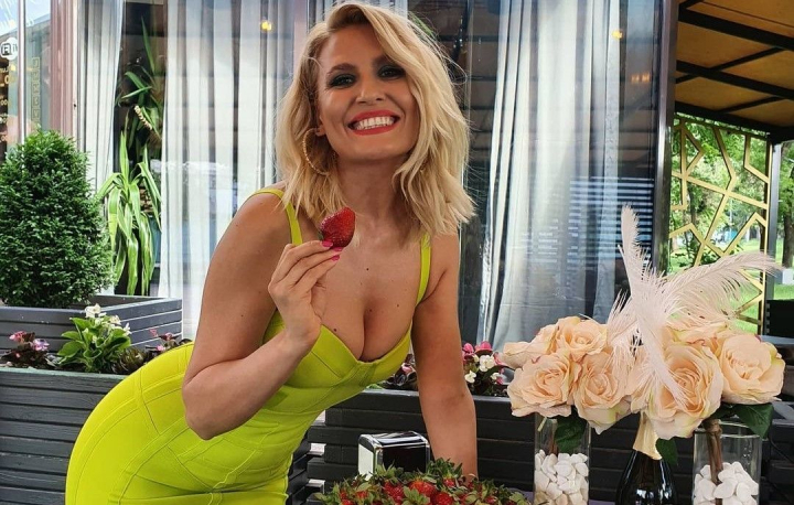 Dianna Rotaru vrea sa devina mamica! Afla cum isi planifica interpreta sarcina - VIDEO Dianna Rotaru vrea sa devina mamica! Afla cum isi planifica interpreta sarcina - VIDEO