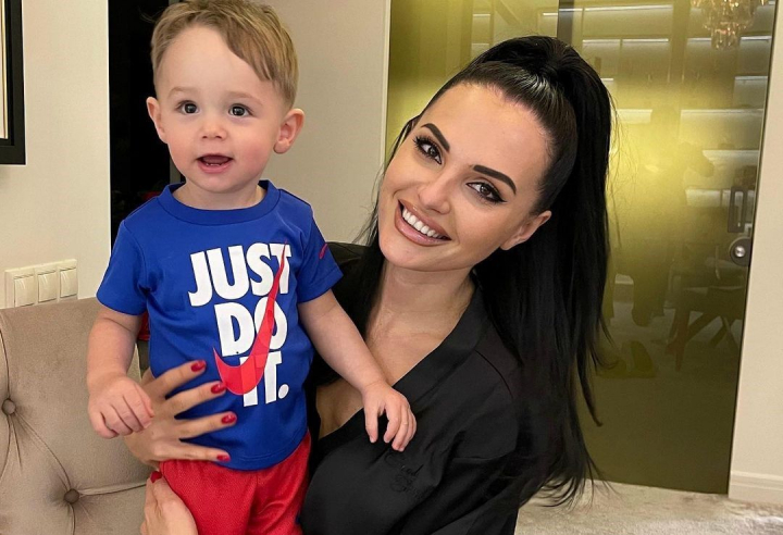 Tany Vander, o mamica cu umor: „Eu niciodata n-o sa-i procur copilului meu lucruri inutile sau...”. Ce i-a cumparat vedeta fiului ei de doar un anisor Tany Vander, o mamica cu umor: „Eu niciodata n-o sa-i procur copilului meu lucruri inutile sau...”. Ce i-a cumparat vedeta fiului ei de doar un anisor