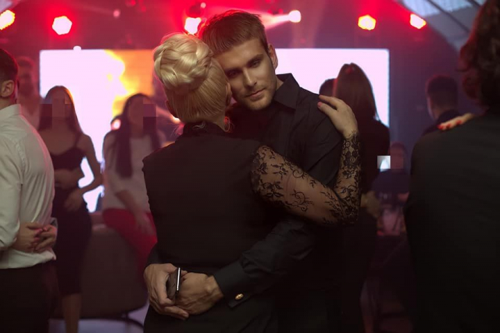 E feminina chiar si in uniforma! Vezi cum arata mama lui Ionel Istrati intr-o tinuta cu epoletii pe umeri