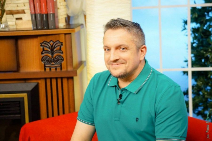 Hrisca a la Andrei Porubin! Jurnalistul gateste cea mai apetisanta si mai gustoasa hrisca din tara. Afla care este reteta si ingredientul secret din ea - VIDEO 