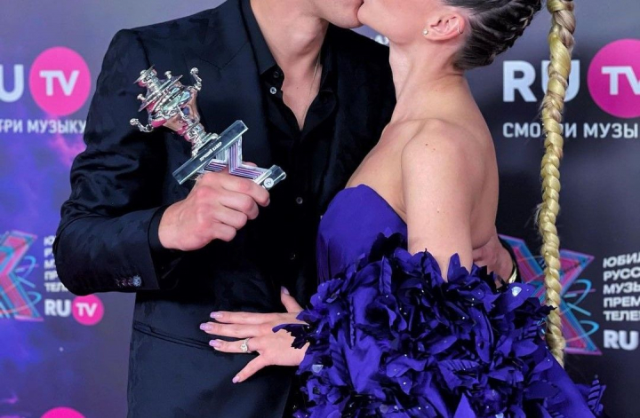 Un rapper cunoscut din Rusia - in prag de divort! Celebrul cuplu locuiesc separat Un rapper cunoscut din Rusia - in prag de divort! Celebrul cuplu locuiesc separat