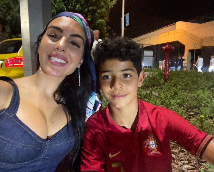 Georgina Rodriguez, spectacol in tribuna la meciul Portugalia – Franta! Cum s-a bucurat bruneta de reusita lui Ronaldo
Georgina Rodriguez, spectacol in tribuna la meciul Portugalia – Franta! Cum s-a bucurat bruneta de reusita lui Ronaldo