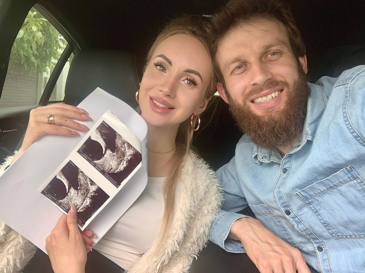 Katalina Rusu, internata in spital din cauza problemelor in sarcina. Prin ce trece interpreta: „Stiu ca nu sunt singura mamica sau viitoare mamica care trece prin asta, de aceea vreau sa va sustin in aceasta lupta, prin care sunt sigura ca bunul Dumnezeu ne va ajuta sa trecem cu bine”