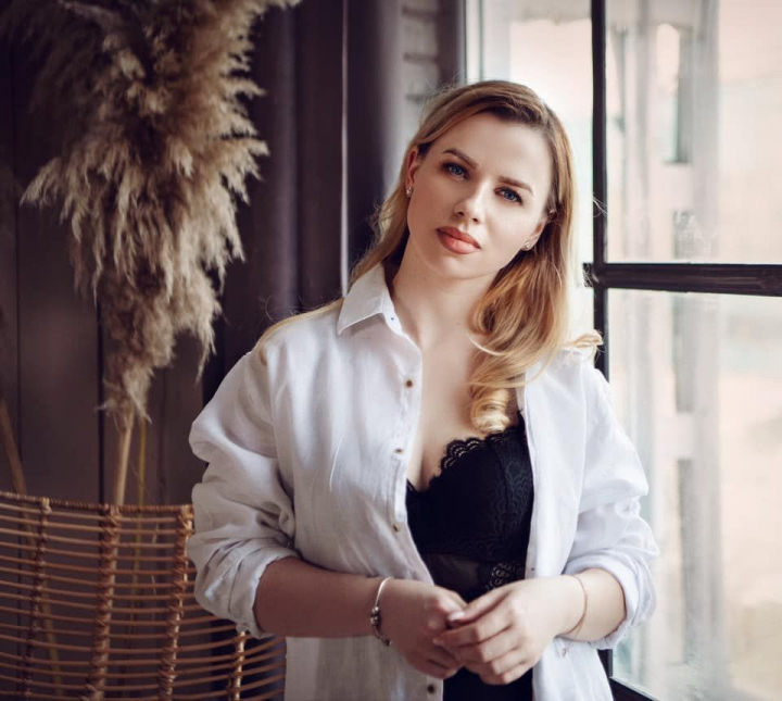 „NU VOIAM SA TRAIESC. Tot ce gaseam, scotocind in mine, erau cateva farame de datorie de mama...” Diana Voevutki, afectata de numeroasele evenimente tragice din ultima vreme, povesteste despre cea mai grea experienta din viata ei „NU VOIAM SA TRAIESC. Tot ce gaseam, scotocind in mine, erau cateva farame de datorie de mama...” Diana Voevutki, afectata de numeroasele evenimente tragice din ultima vreme, povesteste despre cea mai grea experienta din viata ei