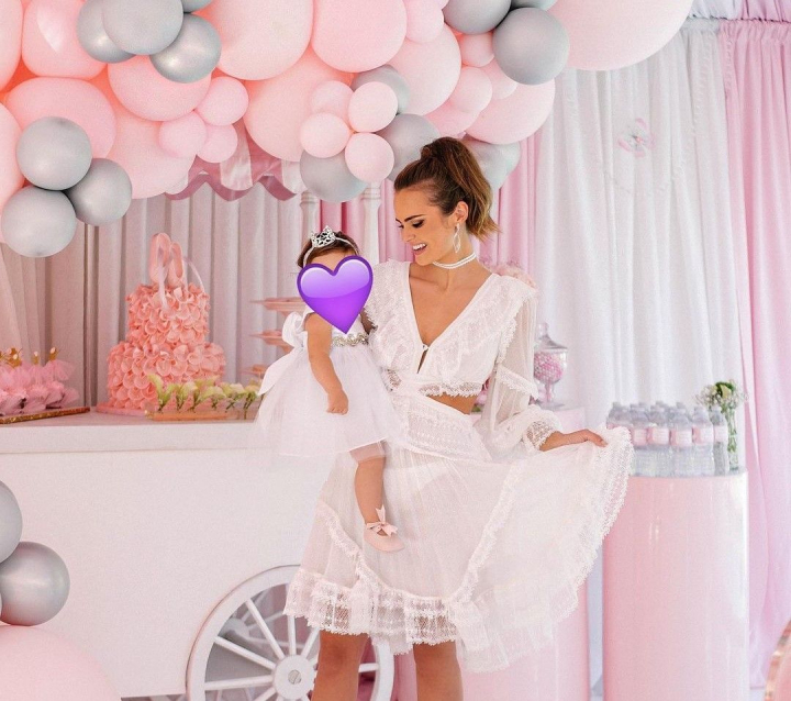 O dulceata de fetita! Cu cine seamana fiica Xeniei Deli? Moldoveanca a publicat o poza cu micuta Anastasia O dulceata de fetita! Cu cine seamana fiica Xeniei Deli? Moldoveanca a publicat o poza cu micuta Anastasia