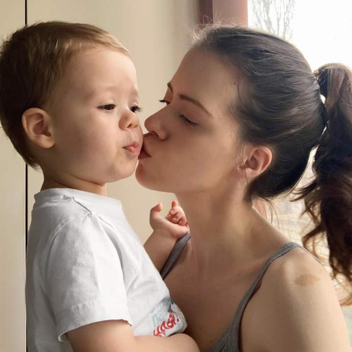 Sora pictorului Alexei Gurschii care lupta cu cancerul a fost operata! „Nu ma doare nimic. Sunt foarte fericita, ca m-am trezit”. Afla cum poti sa o ajuti pe tanara mamica de 27 de ani Sora pictorului Alexei Gurschii care lupta cu cancerul a fost operata! „Nu ma doare nimic. Sunt foarte fericita, ca m-am trezit”. Afla cum poti sa o ajuti pe tanara mamica de 27 de ani