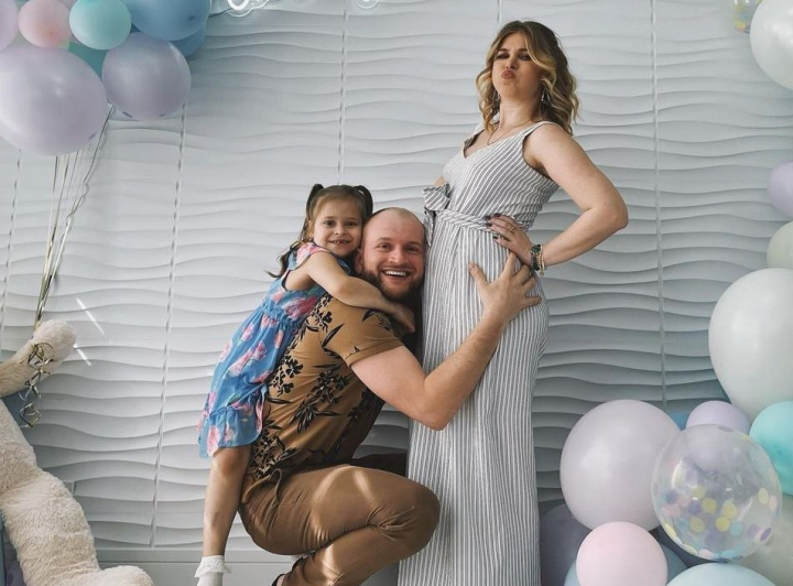 Fericiti si indragostiti! Ipostaza adorabila in care Karizma si sotul ei, Ion Ghimpu, petrec serile impreuna: „Grijuliu, responsabil, frumos, zambaret si cel mai important KARIZMATIC” - VIDEO Fericiti si indragostiti! Ipostaza adorabila in care Karizma si sotul ei, Ion Ghimpu, petrec serile impreuna: „Grijuliu, responsabil, frumos, zambaret si cel mai important KARIZMATIC” - VIDEO