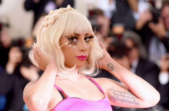 Lady Gaga a incins Instagramul cu o aparitie super sexy, la piscina
