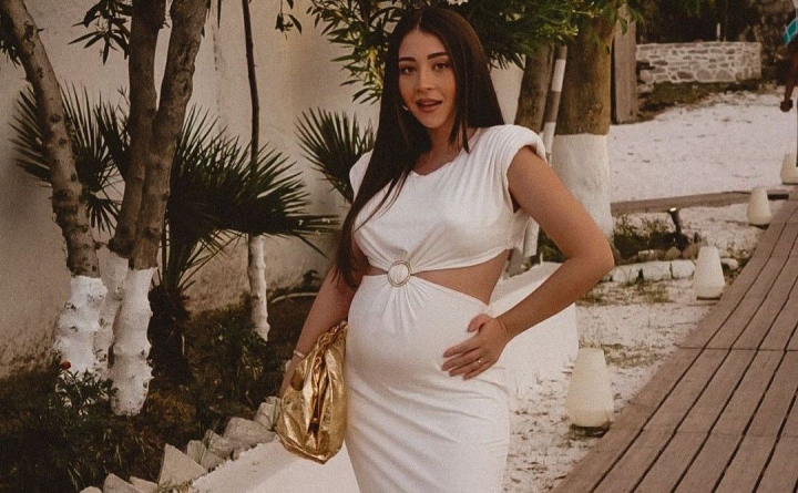 S-a confruntat cu probleme la inceputul sarcinii. Nicole Cherry, despre cum e sa fii mama la 22 de ani S-a confruntat cu probleme la inceputul sarcinii. Nicole Cherry, despre cum e sa fii mama la 22 de ani