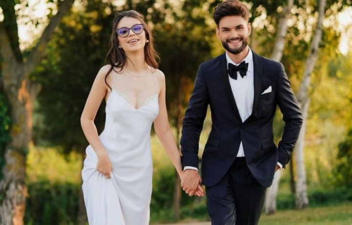 Cleopatra Stratan si Edward Sanda s-au cununat la Chisinau! Artistii au dezvaluit unde pleaca in luna de miere - VIDEO Cleopatra Stratan si Edward Sanda s-au cununat la Chisinau! Artistii au dezvaluit unde pleaca in luna de miere - VIDEO