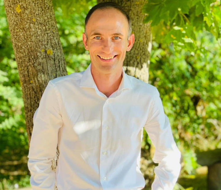 Sarbatoare in familia lui Ion Paladi! Mama interpretului a fost omagiata. Vezi cum arata femeia dar si cu ce mesaj de felicitare a venit artistul: „Aveti o mama tanara si frumosa!” Sarbatoare in familia lui Ion Paladi! Mama interpretului a fost omagiata. Vezi cum arata femeia dar si cu ce mesaj de felicitare a venit artistul: „Aveti o mama tanara si frumosa!”