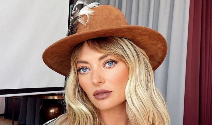 Cum arata Delia la inceputul carierei. Imagini inedite cu artista
Cum arata Delia la inceputul carierei. Imagini inedite cu artista