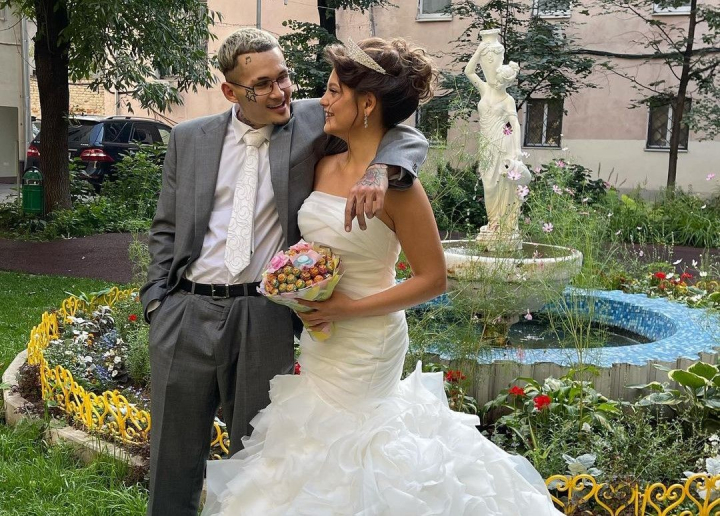 Morgenshtern s-a insurat! Xenia Sobchak a prezentat nunta in stilul anilor 90, bataile nu au lipsit, iar tortul cantarea 666 de kilograme. Cum a decurs evenimentul - VIDEO Morgenshtern s-a insurat! Xenia Sobchak a prezentat nunta in stilul anilor 90, bataile nu au lipsit, iar tortul cantarea 666 de kilograme. Cum a decurs evenimentul - VIDEO