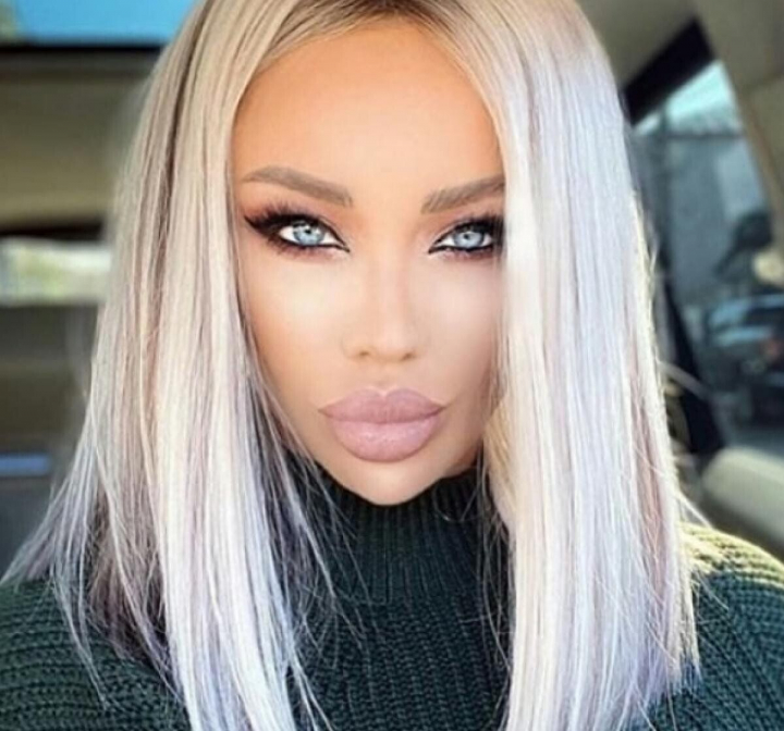 Bianca Dragusanu, aparitie ingrijoratoare la o petrecere mondena. Vedeta avea ochiul rosu si usor vanat Bianca Dragusanu, aparitie ingrijoratoare la o petrecere mondena. Vedeta avea ochiul rosu si usor vanat