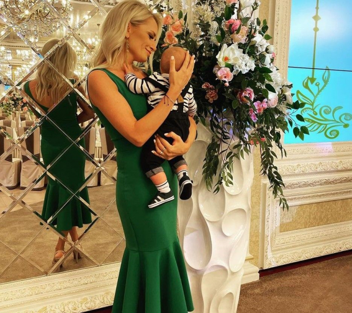 Cele mai colorate 6 luni din viata Anisoarei Loghin! Moment special mama - fiu Cele mai colorate 6 luni din viata Anisoarei Loghin! Moment special mama - fiu