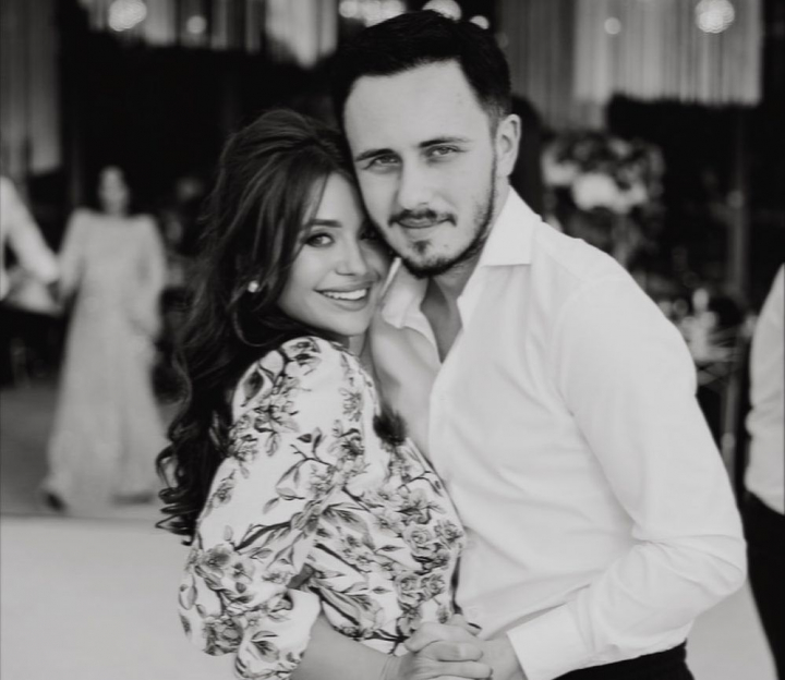 N-a imbracat o rochie de mireasa! Roman Burlaca si Gabriella Damir s-au casatorit. Cine a condus-o la brat pe bloggerita catre mire. Imagini de la eveniment