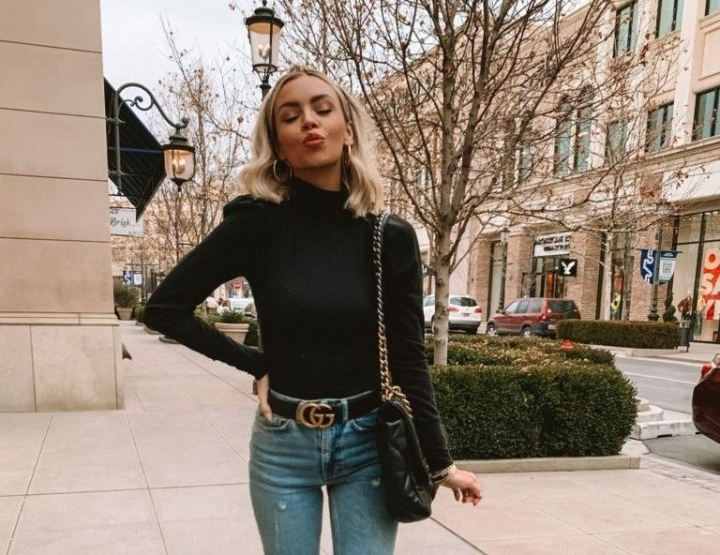 Nu mai fi un soarece gri! Poarta pantaloni si o maleta cu guler astfel incat sa nu fii plictisitoare Nu mai fi un soarece gri! Poarta pantaloni si o maleta cu guler astfel incat sa nu fii plictisitoare