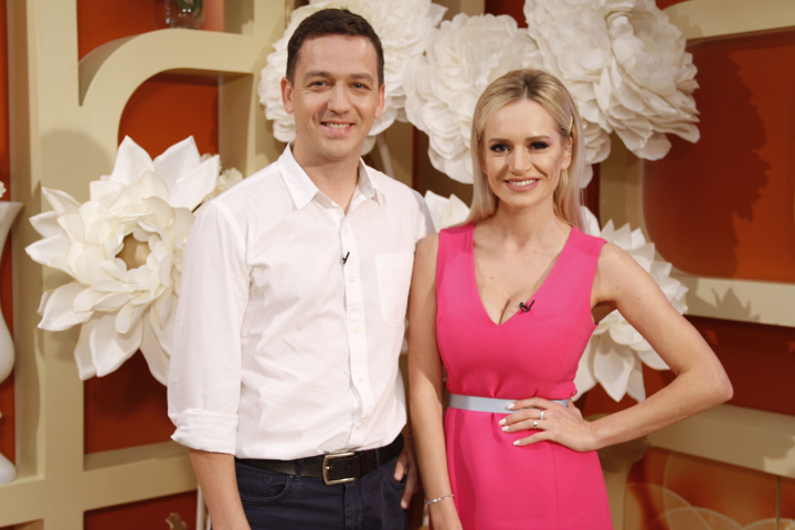 E originar din Rezina si de cativa ani e corespondent Pro TV Bucuresti. Ce ii leaga pe Vitalie Cojocari si Anisoara Loghin. „Nu ne-am intalnit niciodata pe toloaca.” - VIDEO E originar din Rezina si de cativa ani e corespondent Pro TV Bucuresti. Ce ii leaga pe Vitalie Cojocari si Anisoara Loghin. „Nu ne-am intalnit niciodata pe toloaca.” - VIDEO