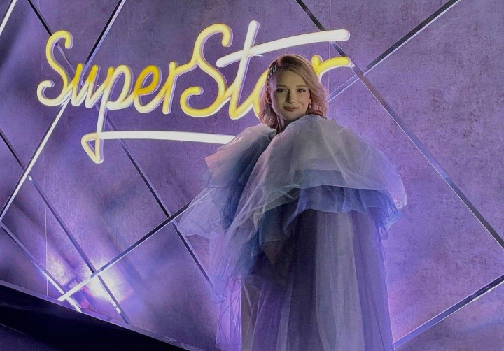 Carla's Dreams a numit-o pufosenie dulce, dar indrazneata, pe scena de la SuperStar Romania. Evelina Negru: „Concursul dat nu este doar despre muzica. Este despre oameni, despre povestile lor, despre aparitii si un pachet intreg de calitati” - VIDEO Carla's Dreams a numit-o pufosenie dulce, dar indrazneata, pe scena de la SuperStar Romania. Evelina Negru: „Concursul dat nu este doar despre muzica. Este despre oameni, despre povestile lor, despre aparitii si un pachet intreg de calitati” - VIDEO