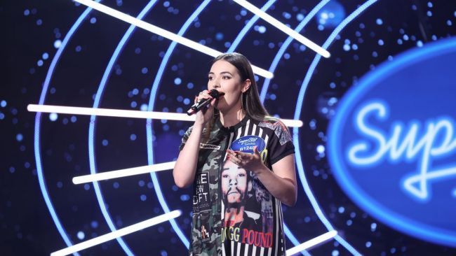 Alexandra Anca a fost coplesita de emotii, dar juratii de la SuperStar au vazut potential in ea: „Ai o voce foarte frumoasa!”
