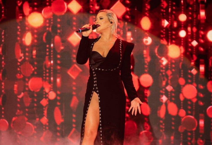 „Nu mai are stil!” Moldoveanca Nicoleta Nuca - eliminata din emisiunea fashion din Romania: „Trebuie sa joci teatru pentru genul asta de show” - VIDEO „Nu mai are stil!” Moldoveanca Nicoleta Nuca - eliminata din emisiunea fashion din Romania: „Trebuie sa joci teatru pentru genul asta de show” - VIDEO