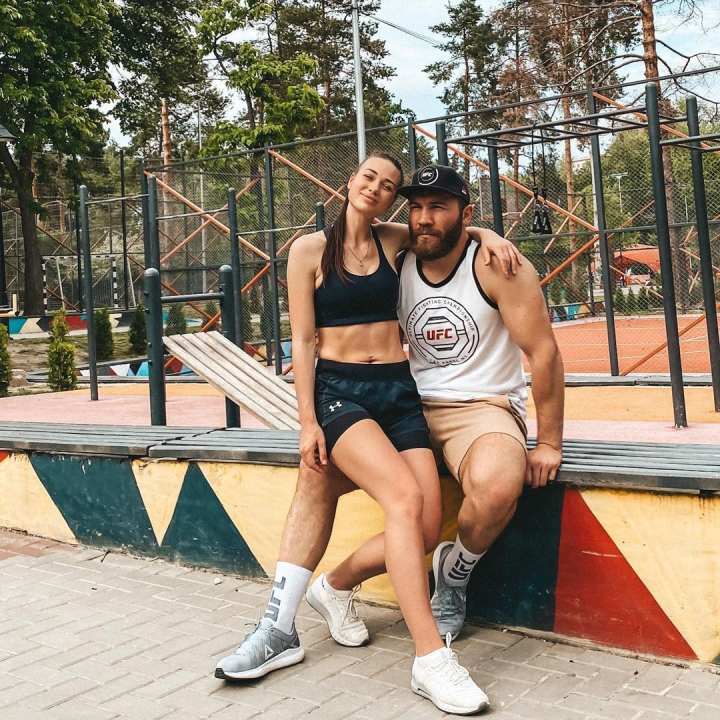 S-au casatorit cand ea avea 18, iar el 20! Cum s-au descurcat la inceputuri Hulk de Moldova si sotia lui: „Lipsa de bani a inceput sa ne aduca probleme” - VIDEO