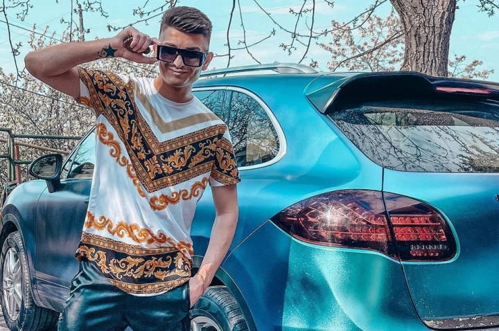 Cati bani face Johy Davis de pe Instagram si TikTok? „Practic toata ziua sunt in telefon.” - VIDEO Cati bani face Johy Davis de pe Instagram si TikTok? „Practic toata ziua sunt in telefon.” - VIDEO