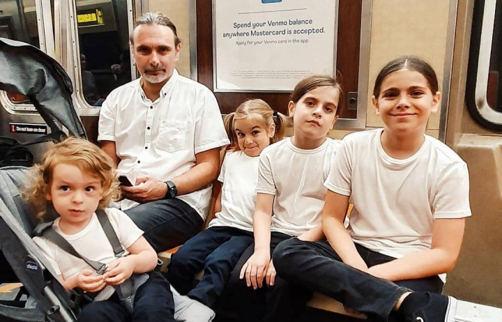 Si-au crescut parul timp de 4 ani, iar acum au ramas cu cozile in mana! Vezi cum arata baietii din familia Petrenko-Zavadski fara podoaba lor capilara bogata - VIDEO 