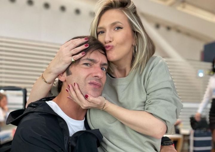 Adela Popescu a coborat din avion si a renuntat la vacanta la Roma. „Voi stiti ca mie imi e frica sa zbor” Adela Popescu a coborat din avion si a renuntat la vacanta la Roma. „Voi stiti ca mie imi e frica sa zbor”