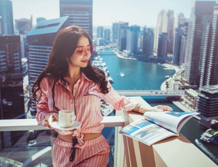 „Rochii cu spatele gol, restaurantul de la etajul 54; Louboutins de 12 cm; afaceri, oportunitati, confort. Traiesc un film.” Cum e viata in Dubai a celei mai sexy moldovence - INTERVIU „Rochii cu spatele gol, restaurantul de la etajul 54; Louboutins de 12 cm; afaceri, oportunitati, confort. Traiesc un film.” Cum e viata in Dubai a celei mai sexy moldovence - INTERVIU