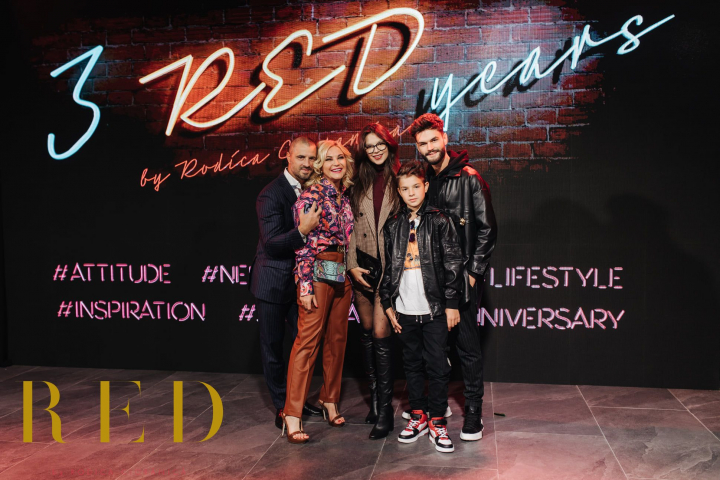 A curs sampanie la aniversarea celor 3 ani de activitate ai revistei „RED” by Rodica Cioranica. Vezi o GALERIE FOTO spectaculoasa de la eveniment