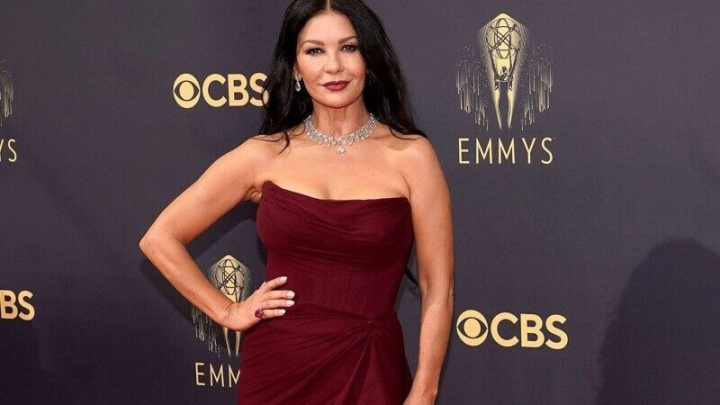 Catherine Zeta-Jones filmeaza in Romania. Actrita a postat un mesaj video pe Facebook Catherine Zeta-Jones filmeaza in Romania. Actrita a postat un mesaj video pe Facebook