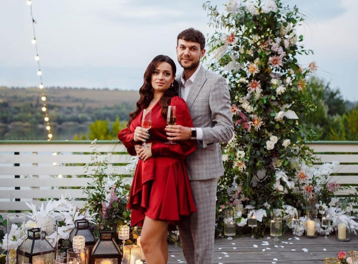 Sa fie oare insarcinata? Dupa o cerere de casatorie ca in povesti, a urmat nunta! Daniela Cheltuitor, emotionata pana la lacrimi: „Am avut parte de o petrecere mult mai frumoasa decat ne-am fi asteptat” - VIDEO Sa fie oare insarcinata? Dupa o cerere de casatorie ca in povesti, a urmat nunta! Daniela Cheltuitor, emotionata pana la lacrimi: „Am avut parte de o petrecere mult mai frumoasa decat ne-am fi asteptat” - VIDEO