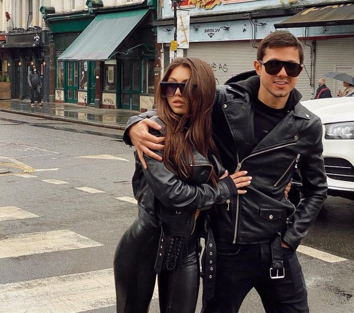 Tu si partenerul tau cautati costume de Halloween? Inspira-te de la Marinela Bezer si logodnicul ei, Vlad, care iti arata cele mai deosebite deghizari - GALERIE FOTO