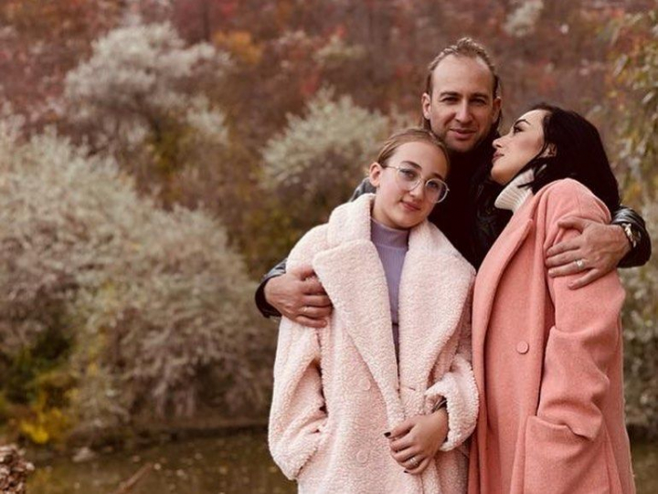 A facut primii pasi chiar pe scena, iar de acolo totul a inceput. Fiica actorilor Daniela Burlaca si Iurie Gologan - pe urmele parintilor sai: „La moment, teatrul este viata mea, cu asta traiesc, dar de fapt, am mai multe vise” - VIDEO