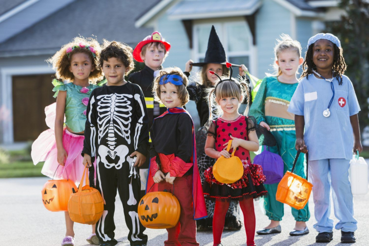 Copiii adora Halloweenul! Vezi ce tinute infioratoare prefera acestia - VIDEO Copiii adora Halloweenul! Vezi ce tinute infioratoare prefera acestia - VIDEO