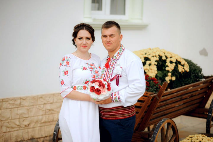 Abia de a reusit sa guste din dragostea adevarata, iar in cateva zile a trait de toate: nunta, graviditate, moartea sotului. La doar 22 de ani a trecut printr-un amalgam de emotii cu gust amar. Marturisirile Danielei Mitu - VIDEO Abia de a reusit sa guste din dragostea adevarata, iar in cateva zile a trait de toate: nunta, graviditate, moartea sotului. La doar 22 de ani a trecut printr-un amalgam de emotii cu gust amar. Marturisirile Danielei Mitu - VIDEO